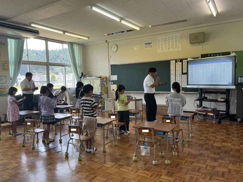 今日の場面を音読しています。