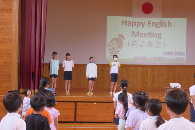 今日は英語集会です！