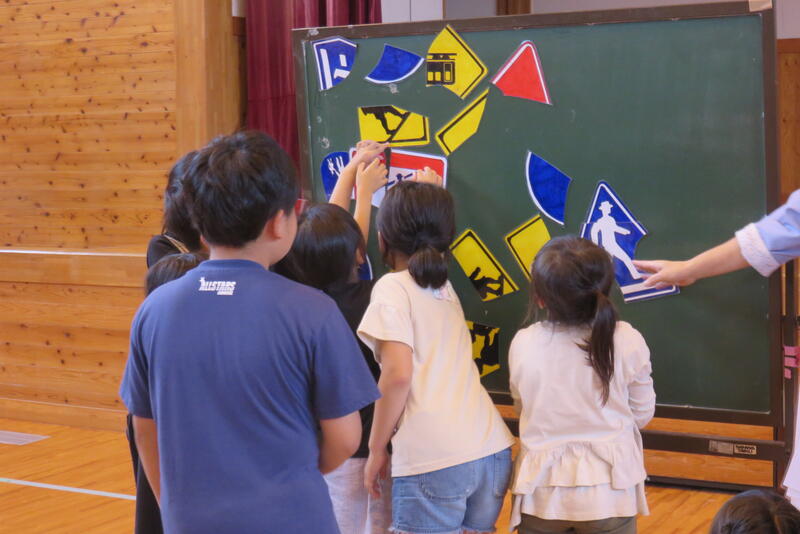 この標識どこかで見たような…