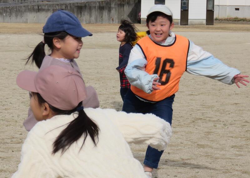 鬼役も、逃げる側も、楽しそうです。