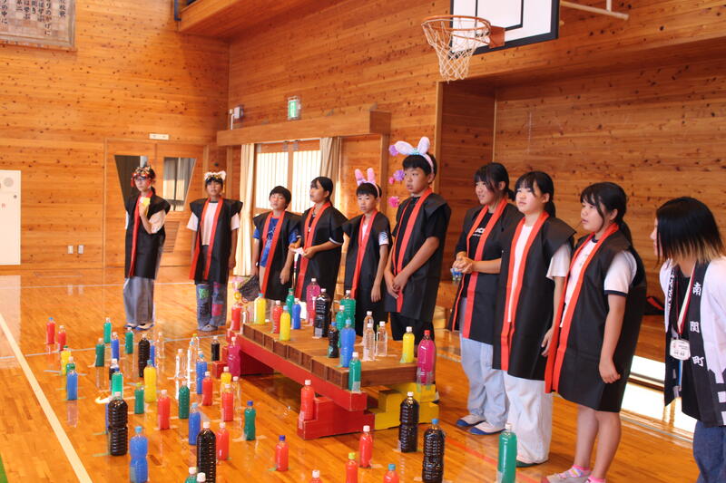 ６年生が運営するブース「輪投げ」です