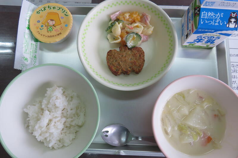 かぼちゃ型のハンバーグがかわいいですね