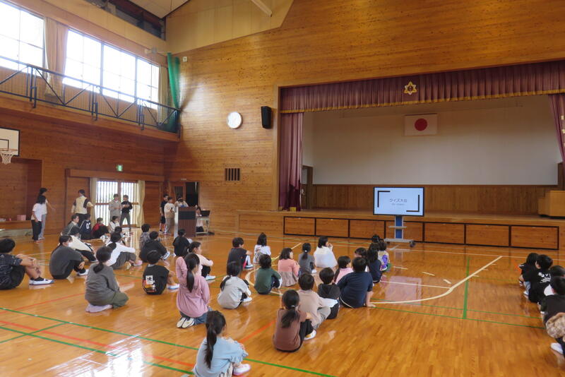 クイズを出題しています