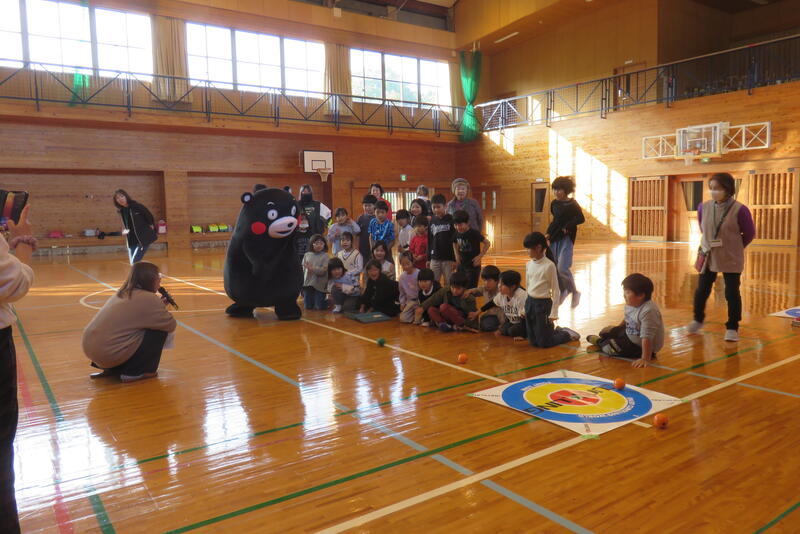 くまモンが最初にお手本を見せてくれました