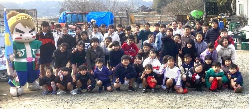 最後に、みんなで記念撮影、応援に来てくれたトッパ丸も一緒です