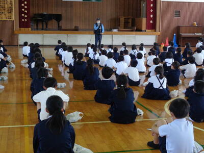 不審者対策避難訓練の様子