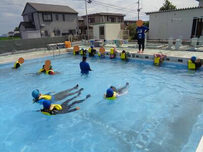 着衣水泳の様子
