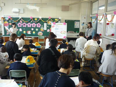 入学式後の教室で