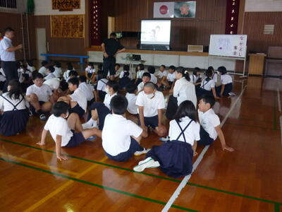 高学年のグループでの話し合い