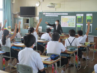 実習生による保健の授業の様子