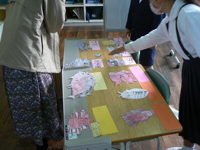 接客に挑戦する児童