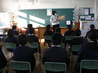 ボランティアの方々による読み聞かせ