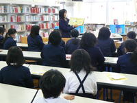 図書委員会の児童による読み聞かせ