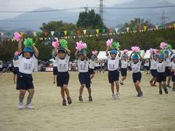 2年生ダンスププッとフムッとえがおのまほう