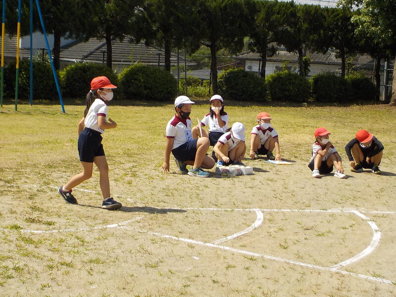 ソフトボール、遠くまでとんだかな？