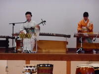 「紅蓮華」の演奏（弾き語り）