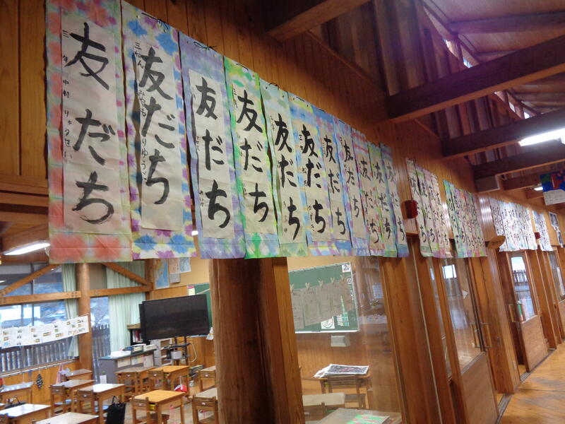 廊下に展示しました