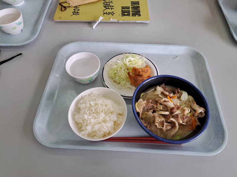 白ごはん、揚げ餃子、キャベツのサラダ、チャンポン