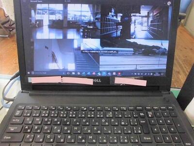 職員室にて避難状況を確認