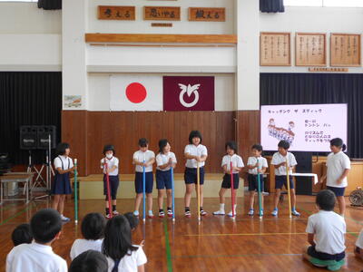 全校児童で仲よく