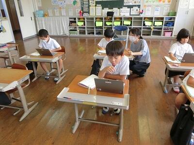 タブレットPCを使って学習を（1年生）