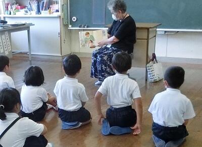 １・２年生の読み聞かせ