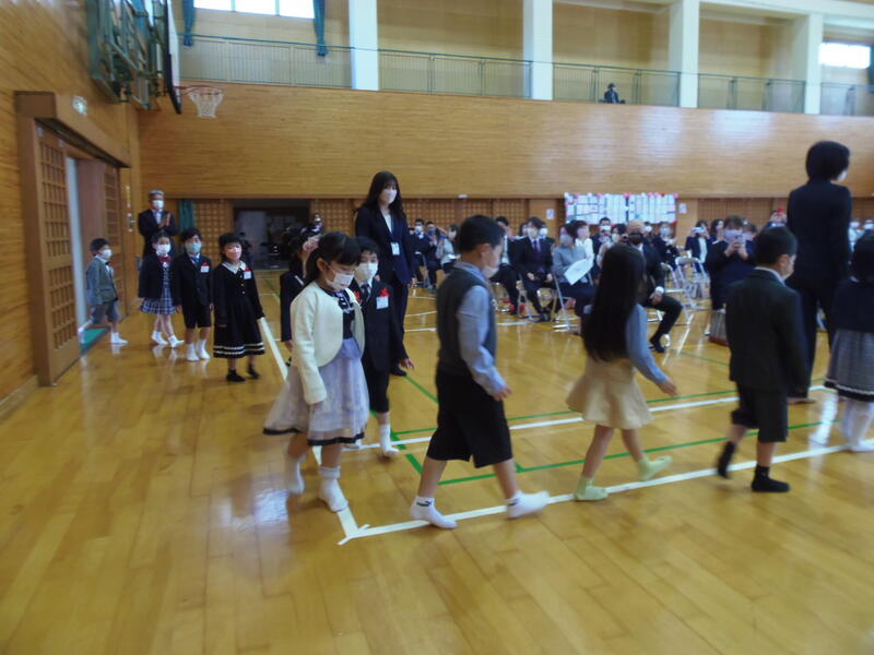小学1年生入場