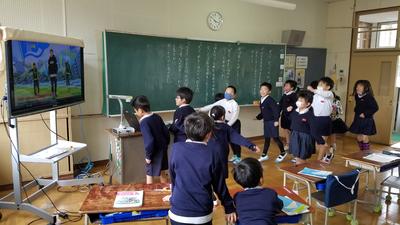 ２年生ダンスを楽しんでます！