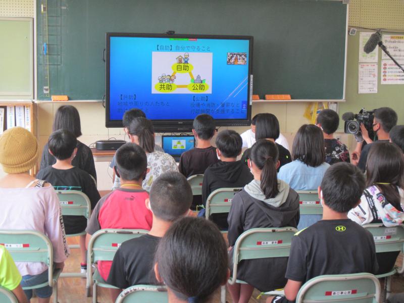 同じ画面を金剛小と共有して説明しています。