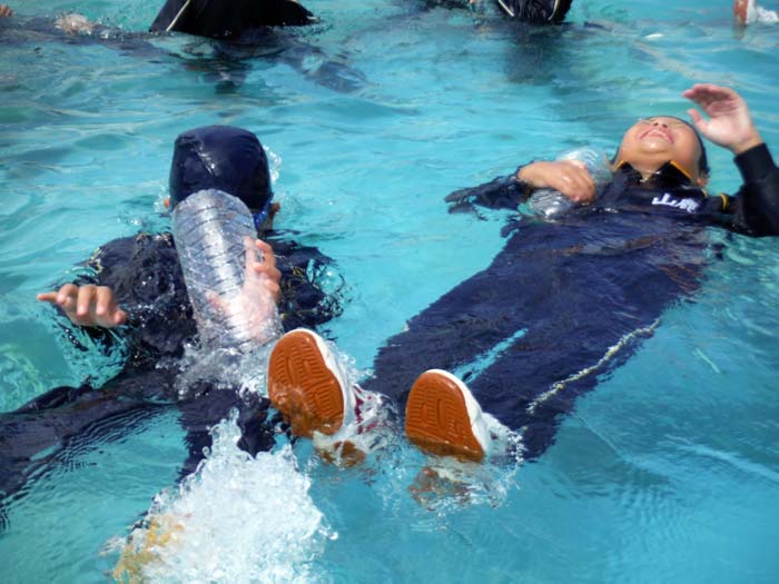 浮いて待て 浮いて待て