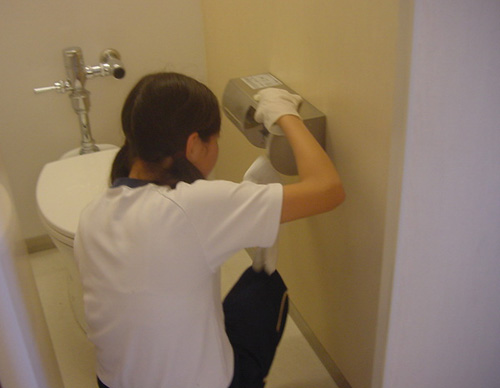 トイレ掃除で心をみがく