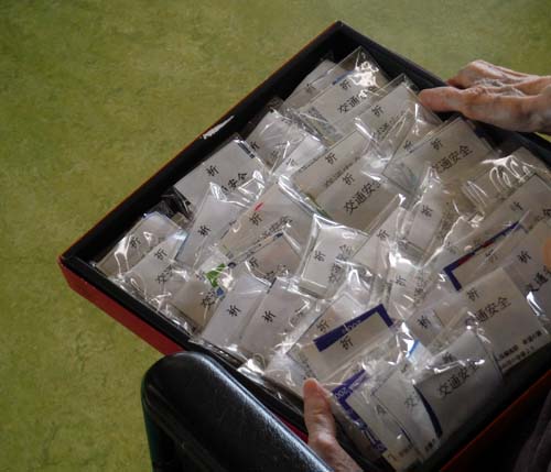 交通安全ストラップ贈呈 交通安全ストラップ贈呈