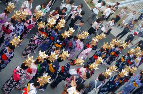 少女灯籠踊り 少女灯籠踊り