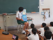 中学生職場体験（読み聞かせ）01