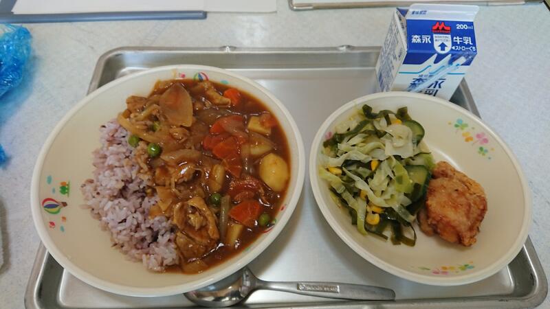 ４月１３日（木）ポークカレー、とりのから揚げ、海藻サラダ