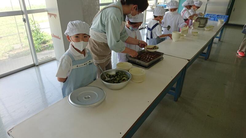 １年生給食３