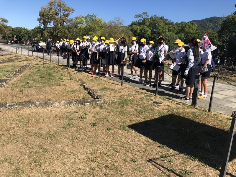 とてもいい天気の中、平和学習です