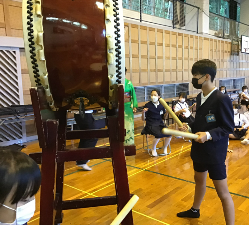 お腹にズドンと響きました。